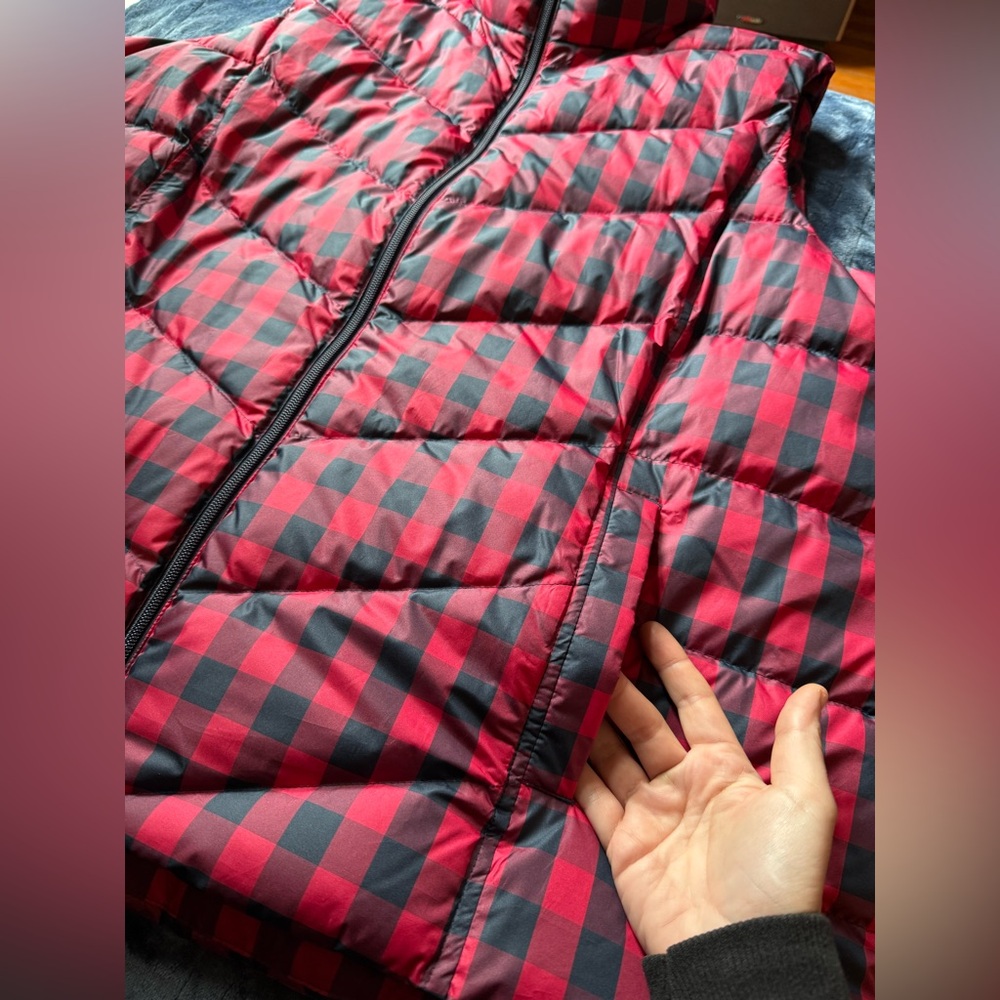 Lands' End Red and Black Checkered Puffer Vest - Picture 4 of 12
